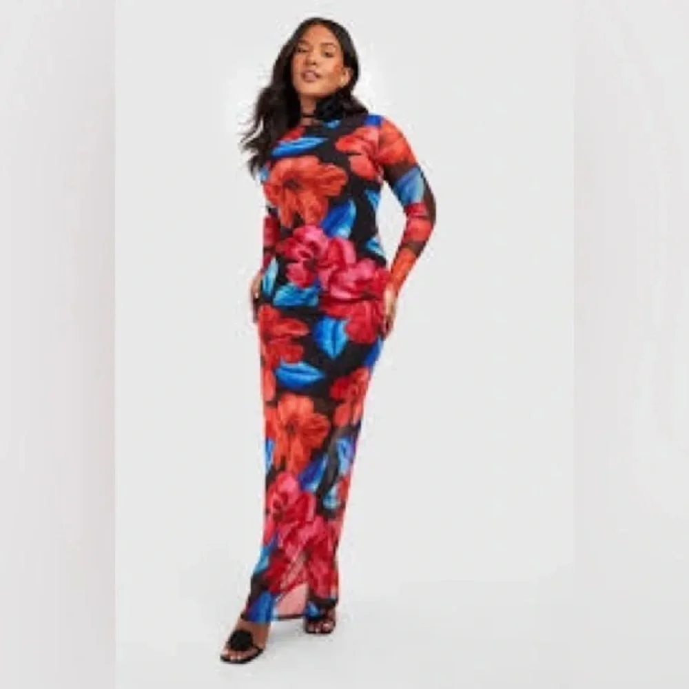 boohoo | Plus Floral Mesh Low Back Maxi Various Sizes Available - Picture 4 of 4